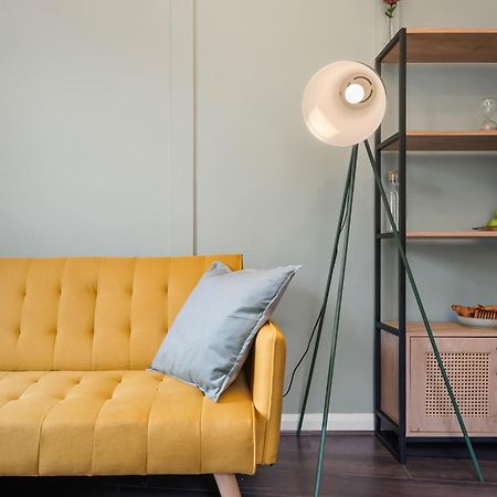 Chic 2 Bedroom Apartment Near Liverpool Street By Gold Stays Londra Dış mekan fotoğraf